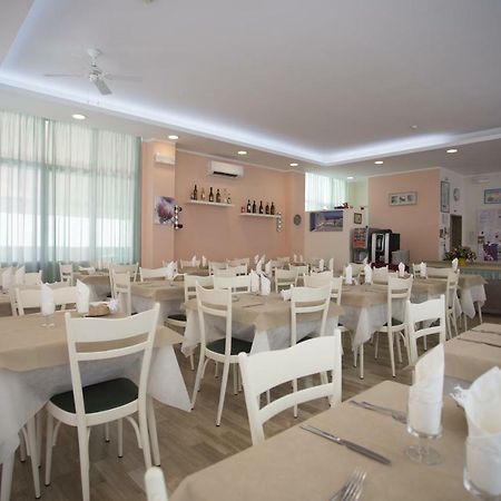 Hotel Madrid Cattolica Exterior photo